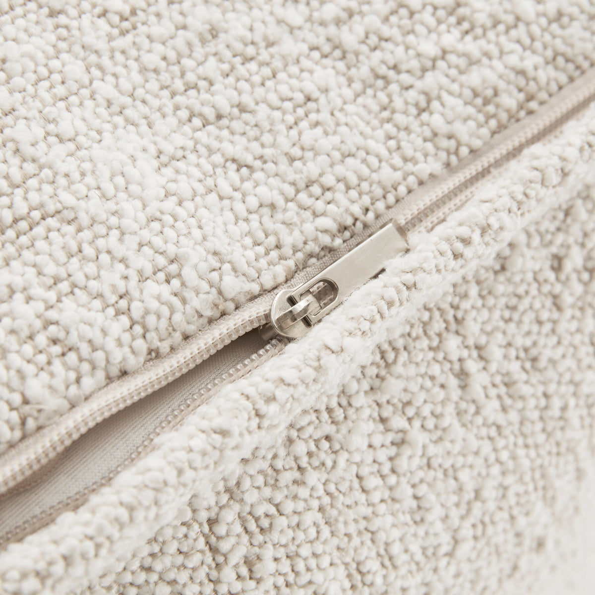 Crema White Boucle Pouf W253024
