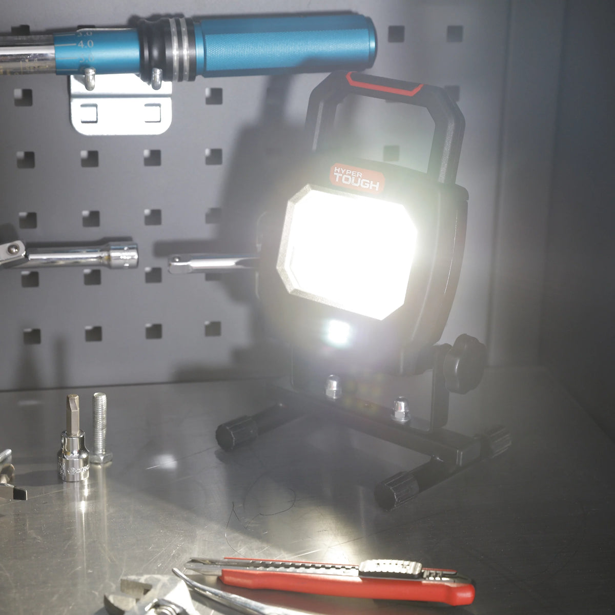 1000-Lumen Rechargeable LED Portable Work Light J444190
