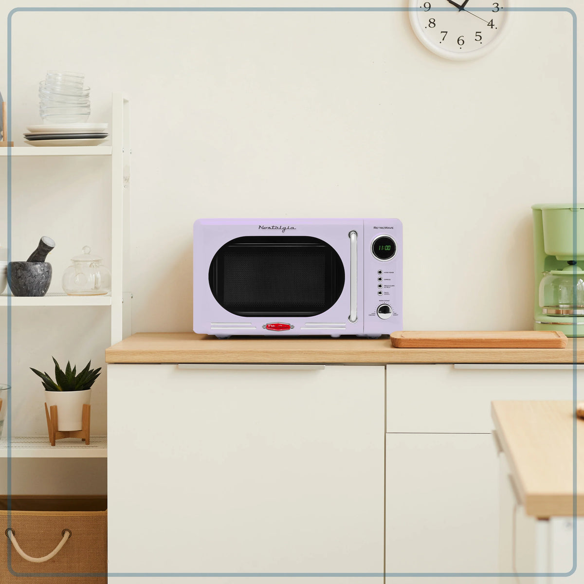 0.7 Cubic Foot 700-Watt Countertop Microwave Oven I310