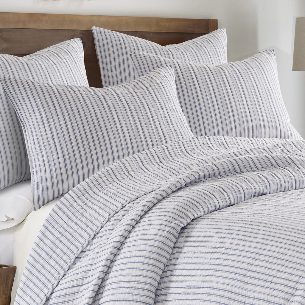 Blue Reversible Cotton Quilt Set with Two Pillow Shams K5636