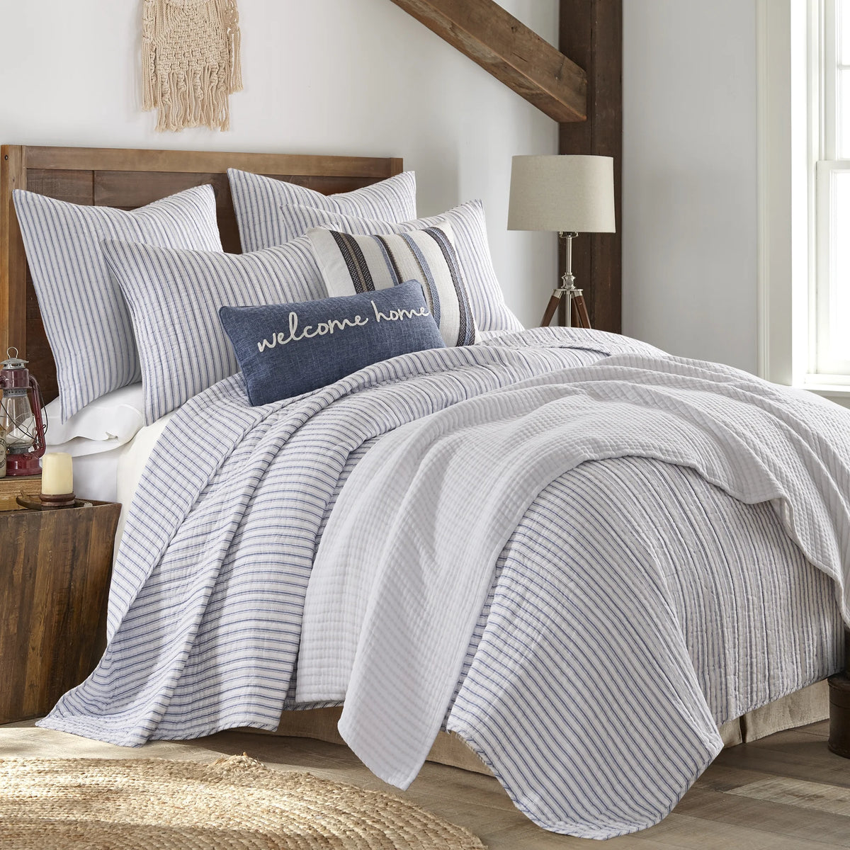 Blue Reversible Cotton Quilt Set with Two Pillow Shams K5636